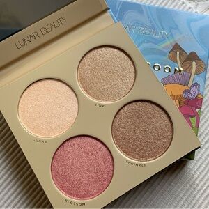 Lunar Beauty Moonshroom Highlighter Palette